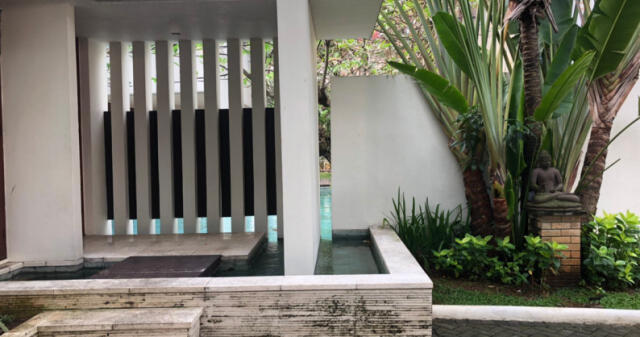 Disewa Beautiful House inside a secure compound with private swim